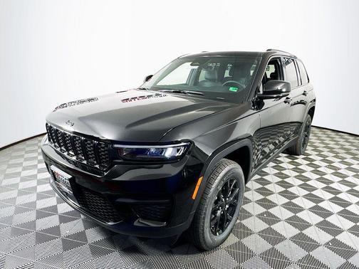Diamond 2025 Jeep Grand Cherokee Laredo