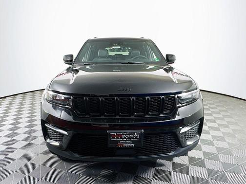 Diamond 2025 Jeep Grand Cherokee Laredo