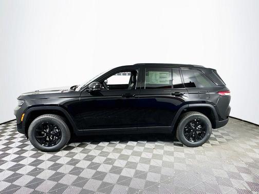 Diamond 2025 Jeep Grand Cherokee Laredo