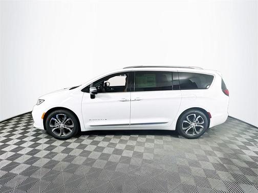 2025 Chrysler Pacifica Pinnacle