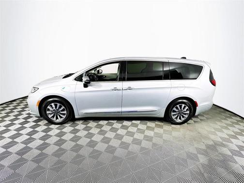 2023 Chrysler Pacifica Hybrid Limited