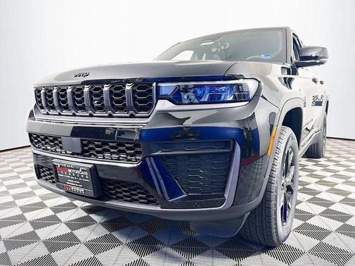 2026 Jeep Grand Cherokee Laredo