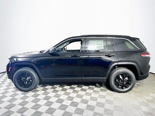 2026 Jeep Grand Cherokee Laredo