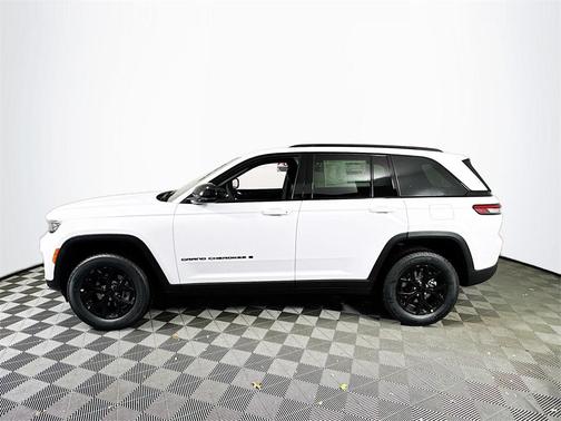 2025 Jeep Grand Cherokee Laredo