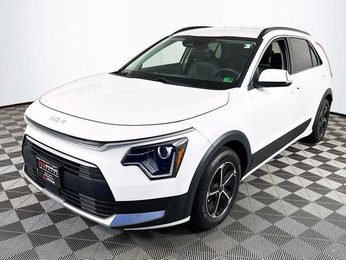 Snow White Pearl 2023 Kia Niro EX