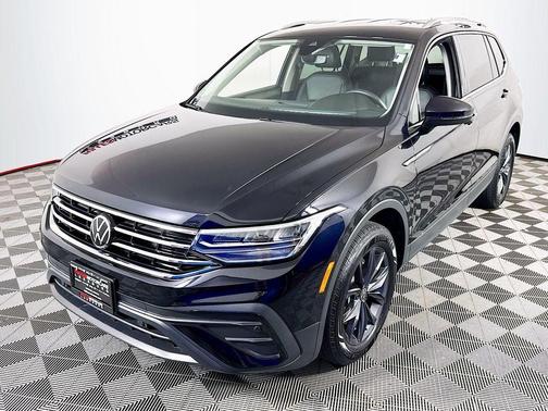 Deep Black Pearl Effect 2022 Volkswagen Tiguan 2.0T SE