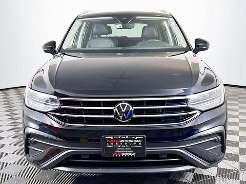 Deep Black Pearl Effect 2022 Volkswagen Tiguan 2.0T SE