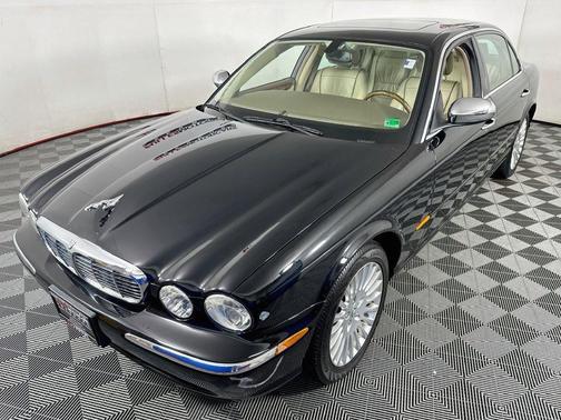 Ebony(Black) 2005 Jaguar Vanden Plas Base