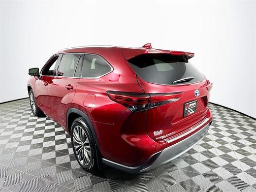 2021 Toyota Highlander Hybrid Platinum