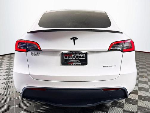 Pearl White Multi 2022 Tesla Model Y Performance