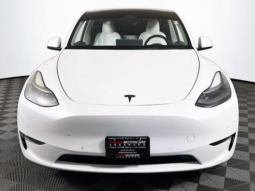 Pearl White Multi 2022 Tesla Model Y Performance