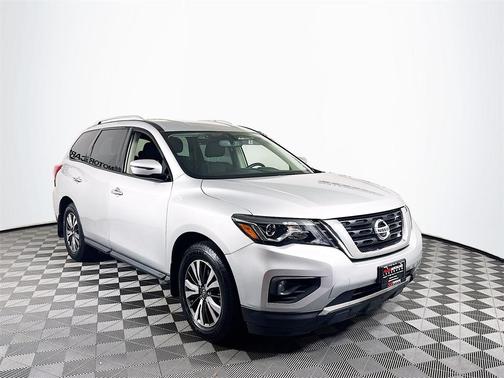 2017 Nissan Pathfinder SV