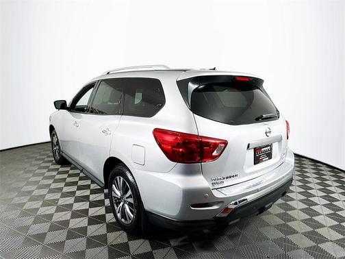 2017 Nissan Pathfinder SV