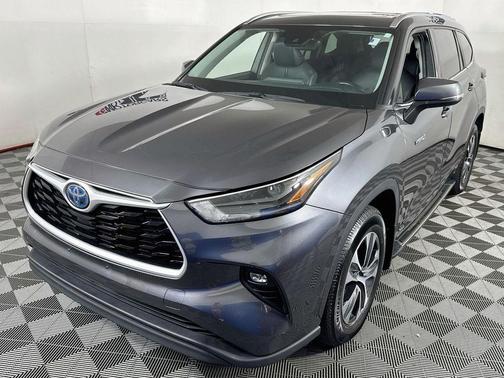 Magnetic Gray Metallic 2021 Toyota Highlander Hybrid XLE