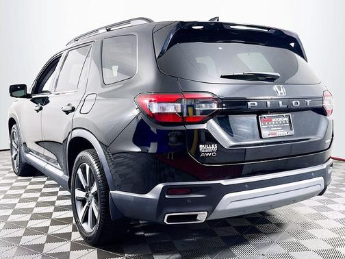 Crystal Black Pearl 2023 Honda Pilot Elite