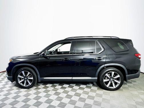 Crystal Black Pearl 2023 Honda Pilot Elite
