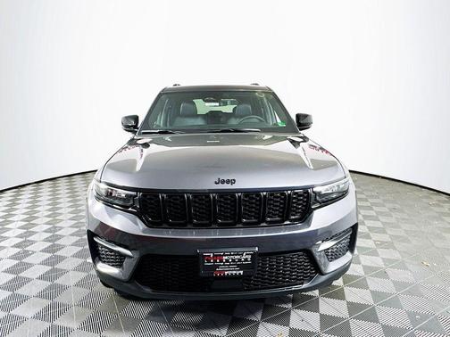 Metallic 2025 Jeep Grand Cherokee Laredo