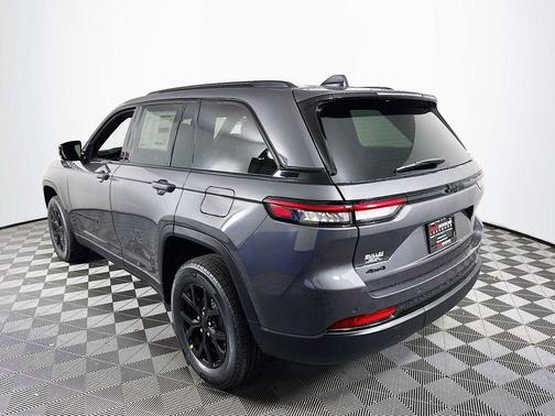 Metallic 2025 Jeep Grand Cherokee Laredo