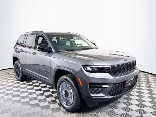 Metallic 2025 Jeep Grand Cherokee Laredo