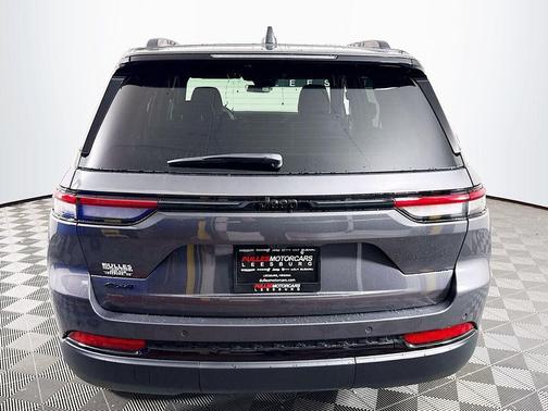 Metallic 2025 Jeep Grand Cherokee Laredo