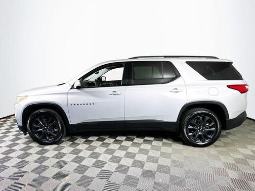Silver Ice Metallic 2021 Chevrolet Traverse RS