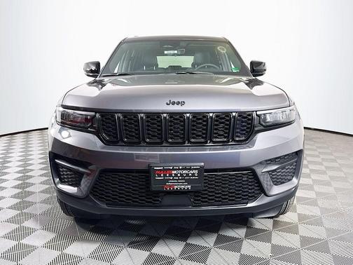 Metallic 2025 Jeep Grand Cherokee Laredo