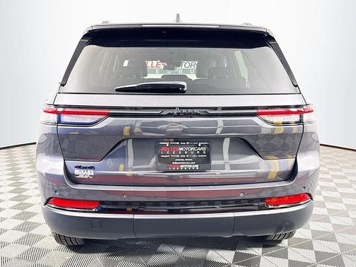 Metallic 2025 Jeep Grand Cherokee Laredo