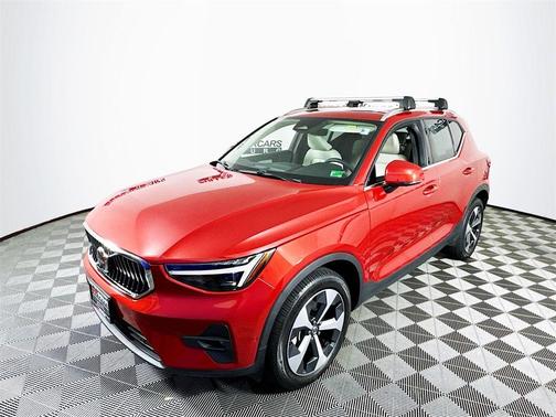 2023 Volvo XC40 B5 Ultimate Bright Theme