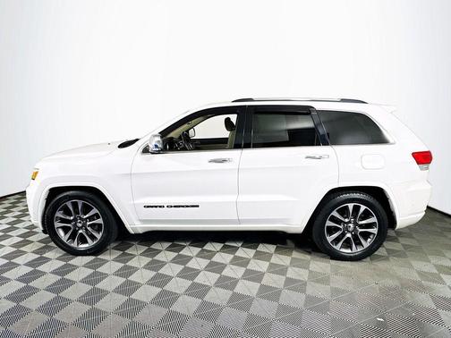 Off White 2017 Jeep Grand Cherokee Overland