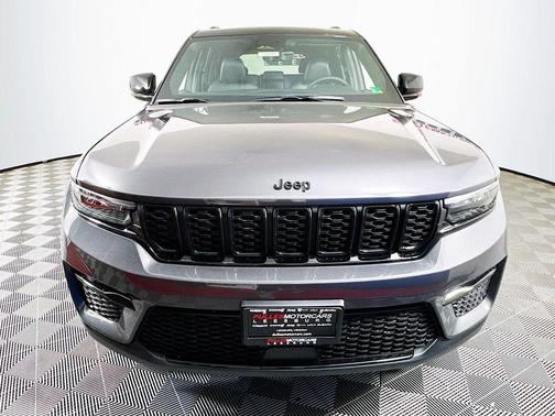 Gray Metallic 2025 Jeep Grand Cherokee Limited