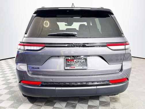 Gray Metallic 2025 Jeep Grand Cherokee Limited