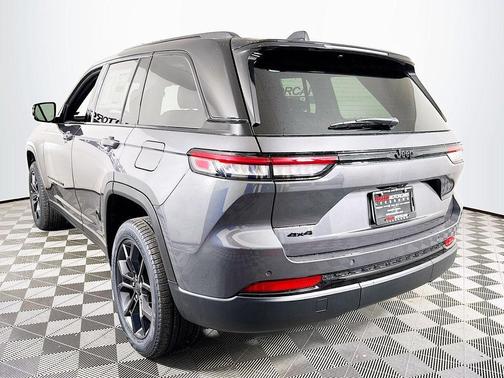 Gray Metallic 2025 Jeep Grand Cherokee Limited