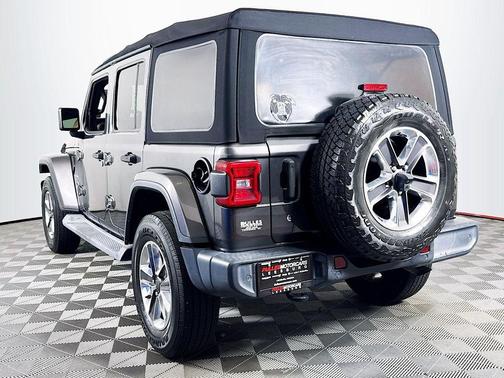 Crystal Metallic 2018 Jeep Wrangler Unlimited Sahara
