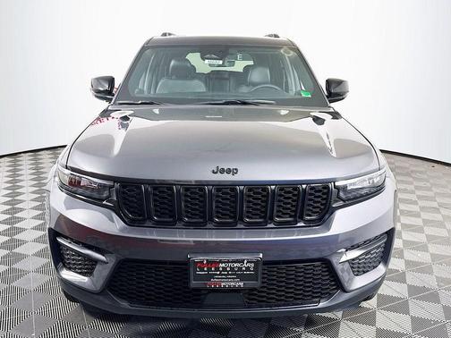 Gray 2025 Jeep Grand Cherokee Laredo