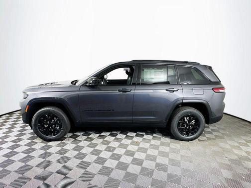 Gray 2025 Jeep Grand Cherokee Laredo