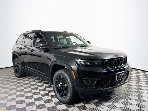 Diamond Black 2025 Jeep Grand Cherokee Laredo