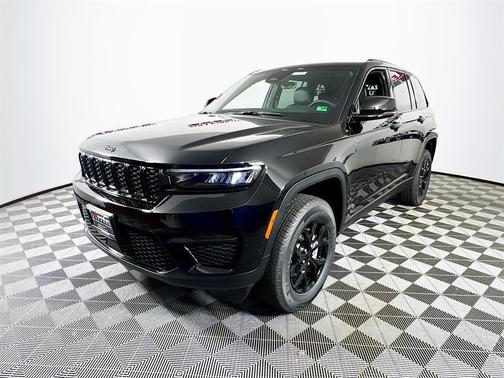 2025 Jeep Grand Cherokee Laredo