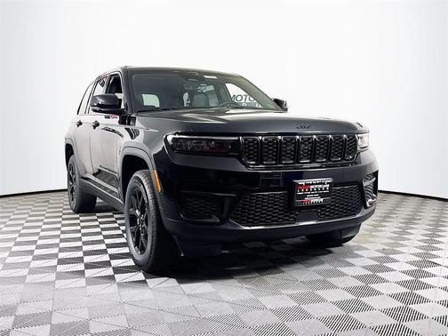 2025 Jeep Grand Cherokee Laredo