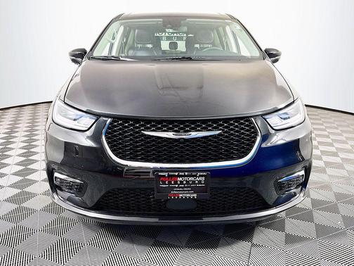 2022 Chrysler Pacifica Hybrid Touring L