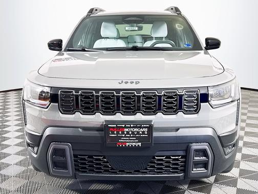 Gray Clearcoat 2026 Jeep Cherokee Laredo