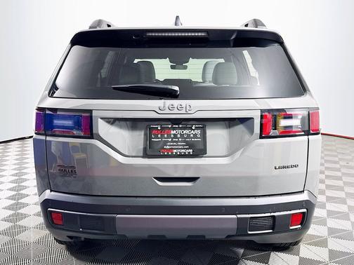 Gray Clearcoat 2026 Jeep Cherokee Laredo