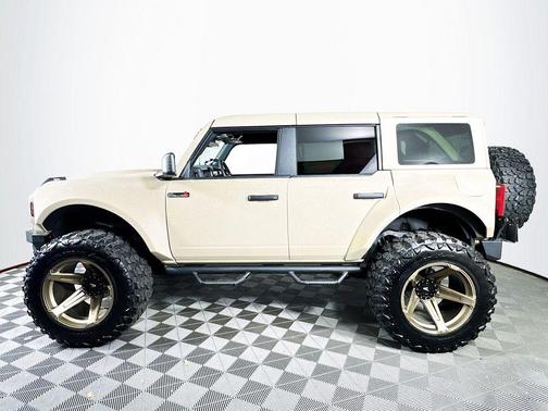 Iconic Silver Metallic 2024 Ford Bronco Big Bend