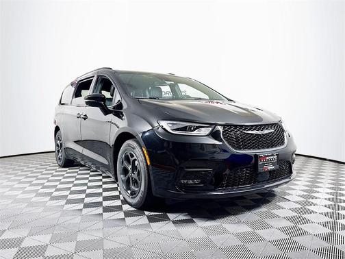 2025 Chrysler Pacifica Hybrid Select