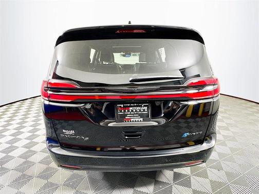 2025 Chrysler Pacifica Hybrid Select