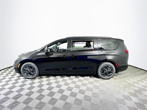 2025 Chrysler Pacifica Hybrid Select