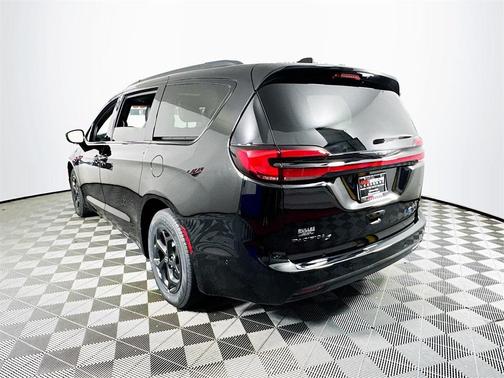2025 Chrysler Pacifica Hybrid Select