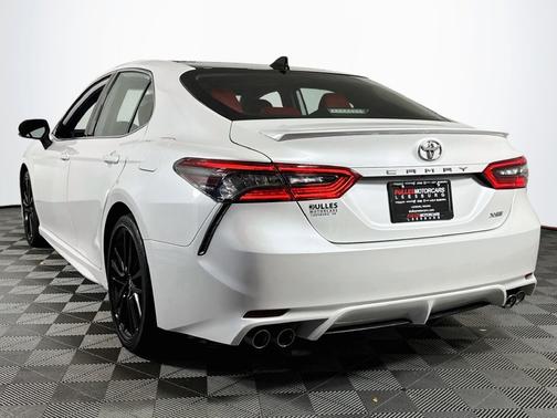 Wind Chill Pearl(Off White) 2021 Toyota Camry XSE