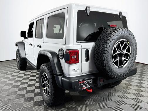 Bright White Clearcoat 2027 Jeep Wrangler Rubicon