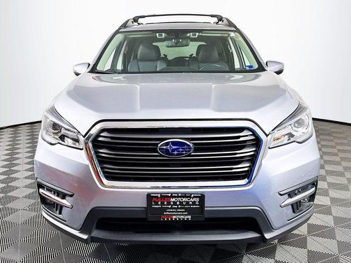 Ice Silver Metallic 2022 Subaru Ascent Limited 7-Passenger
