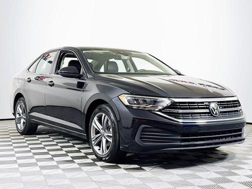 Deep Black Pearl Effect 2024 Volkswagen Jetta 1.5T SE